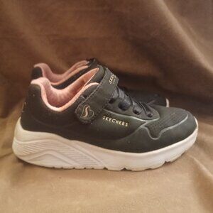Skechers Girls' Uno Lite Sneaker Air-Cooled Memory Foam Black Size 13